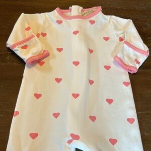 The Beaufort Bonnet Company White Footie with Pink Hearts